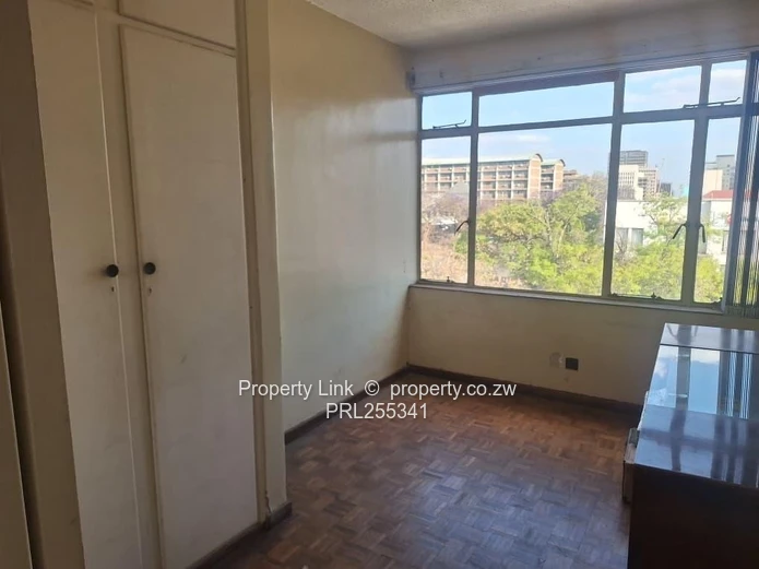 3 Bedroom Flat For Sale In The Avenues