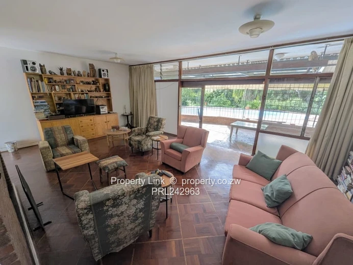 Family Sanctuary On Over An Acre (Sole Mandate)