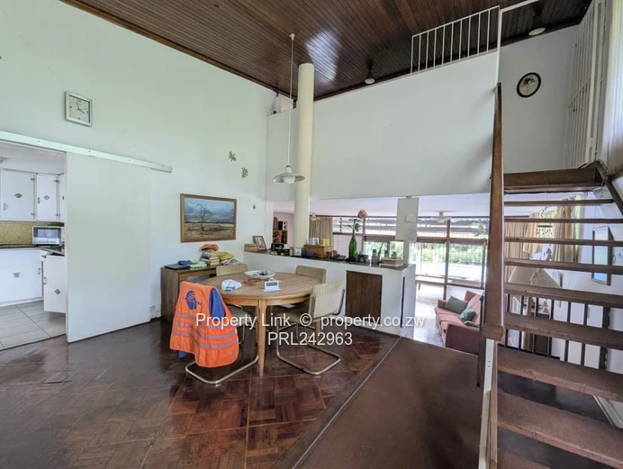 Family Sanctuary On Over An Acre (Sole Mandate)