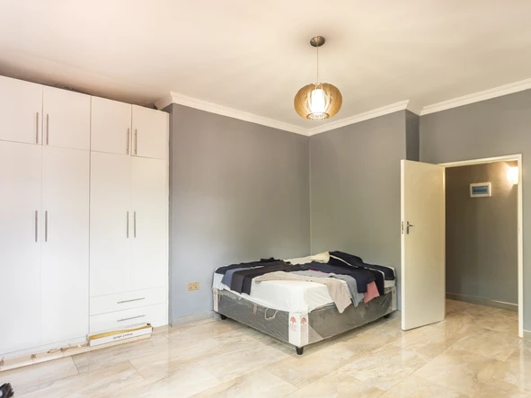 6 Bedroom House