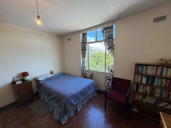 2 Bedroom Flat & Apartment