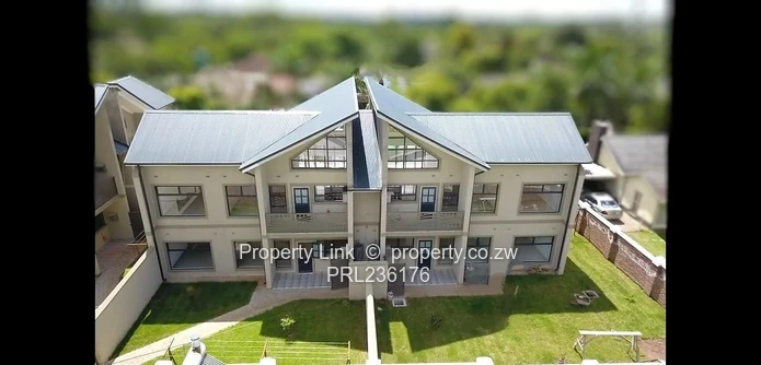 3-Bed 2-Bath Ground Floor Garden Flat in Avondale West